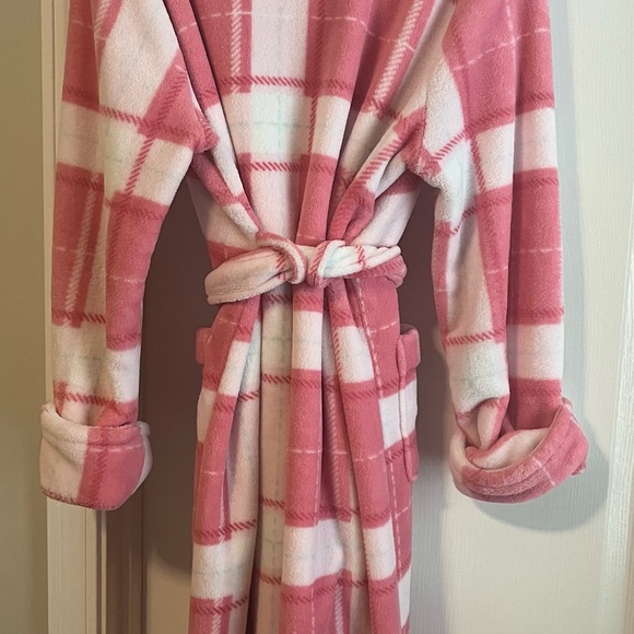 Croft & Barrow Pink Fleece Robe - Picture 2 of 4